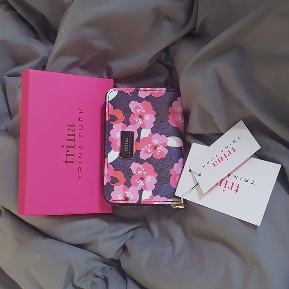 Trina Turk Handbags - NWT Trina Turk Small Floral Zipper Wallet in gift box